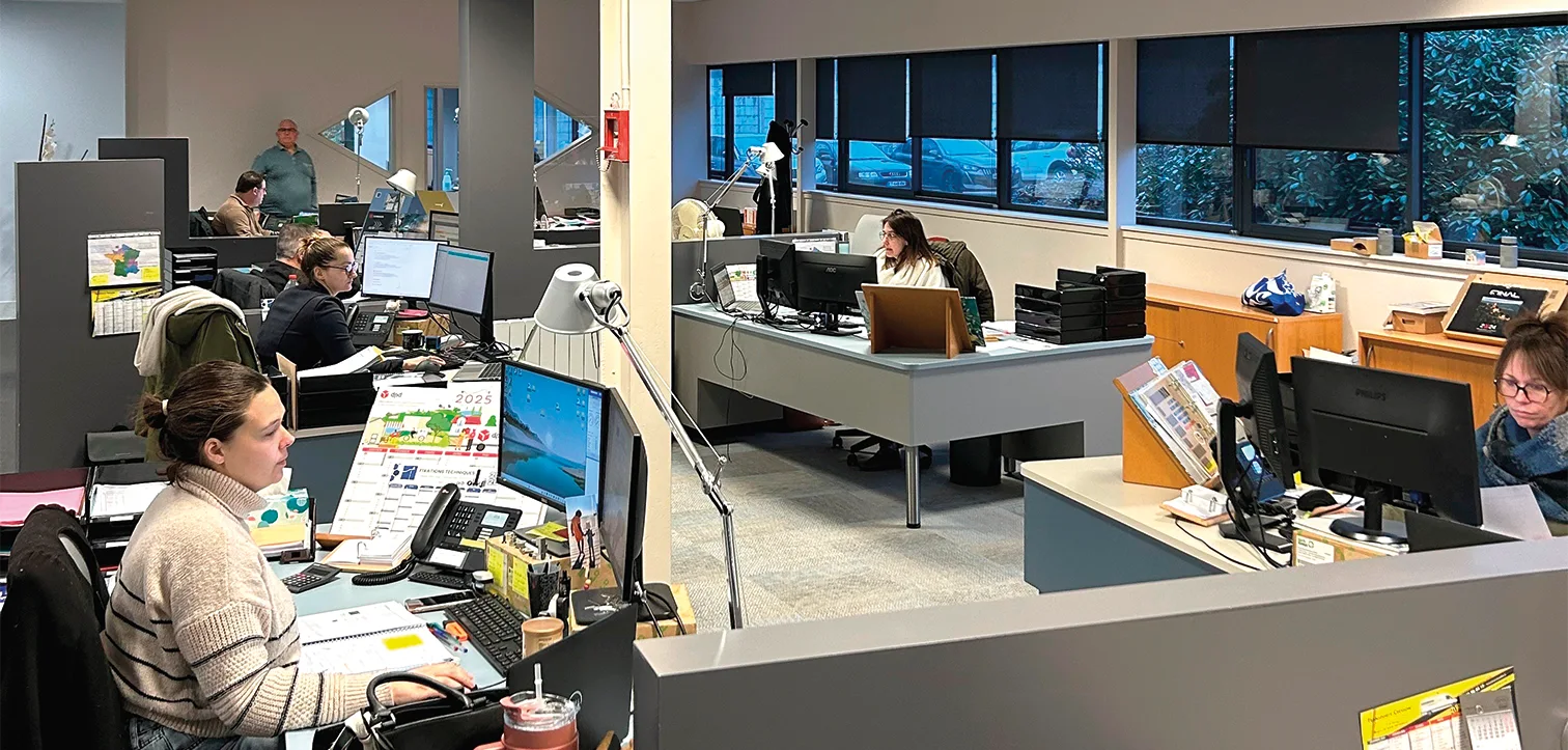 Bureau Service Commercial